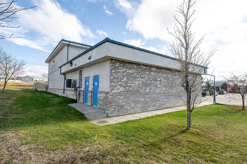 12125 99 Street Grande Prairie AB T8V 6X9