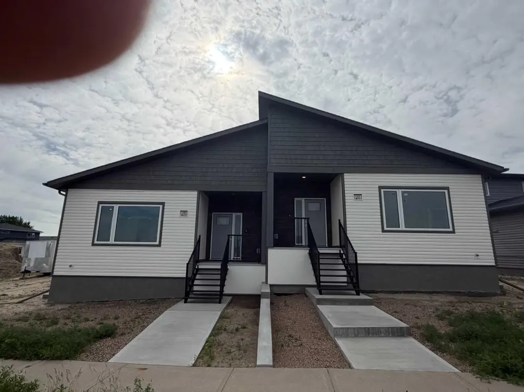 33 Sierra Green SW Medicine Hat AB T1B 0R5