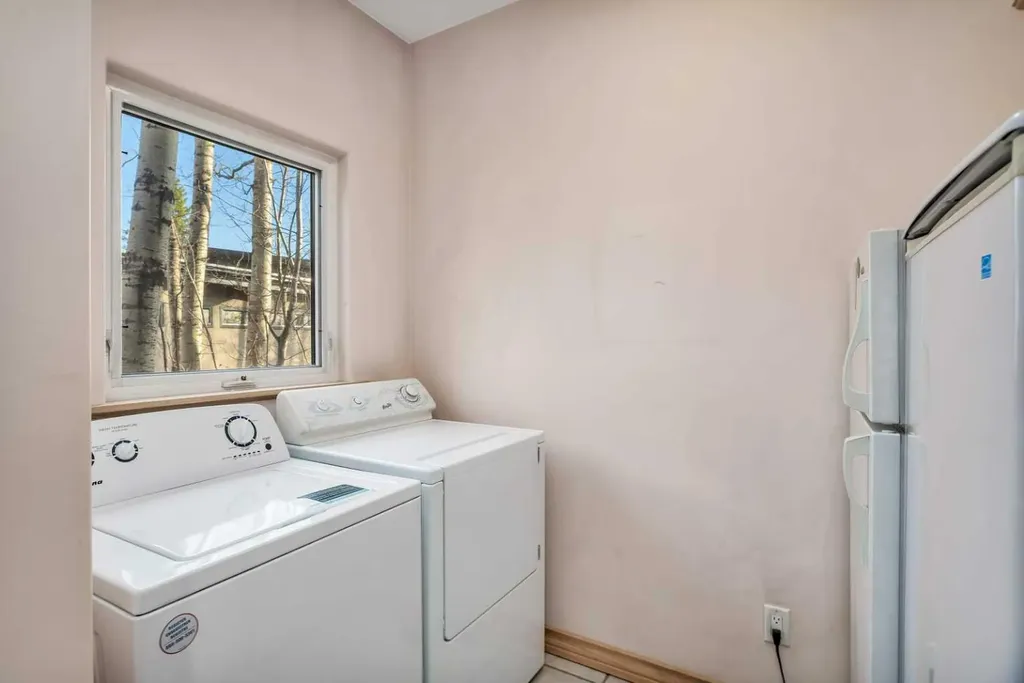 185 Birchcliff Road Birchcliff AB T4S 1R6