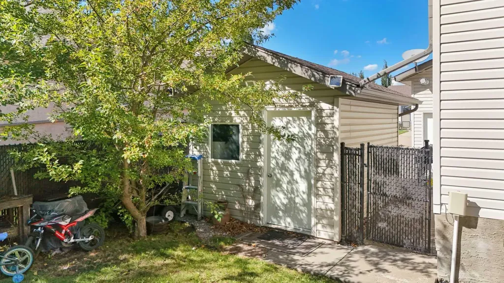 3905 44a Avenue Drayton Valley AB T7A 1V9