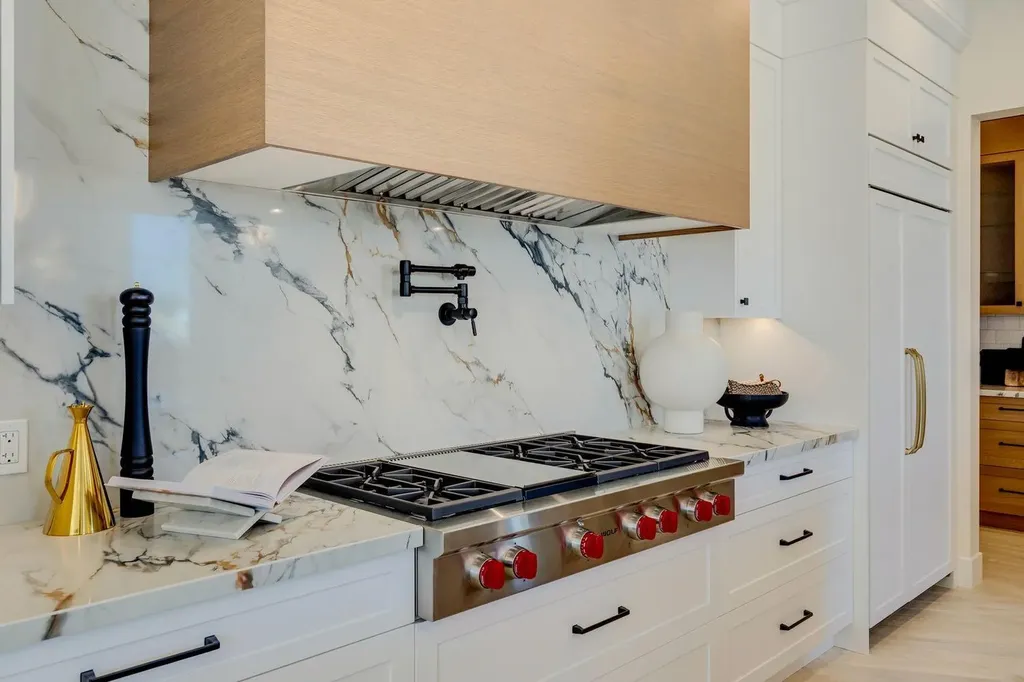 8 Calais Lane SW Calgary AB T3E 7K1