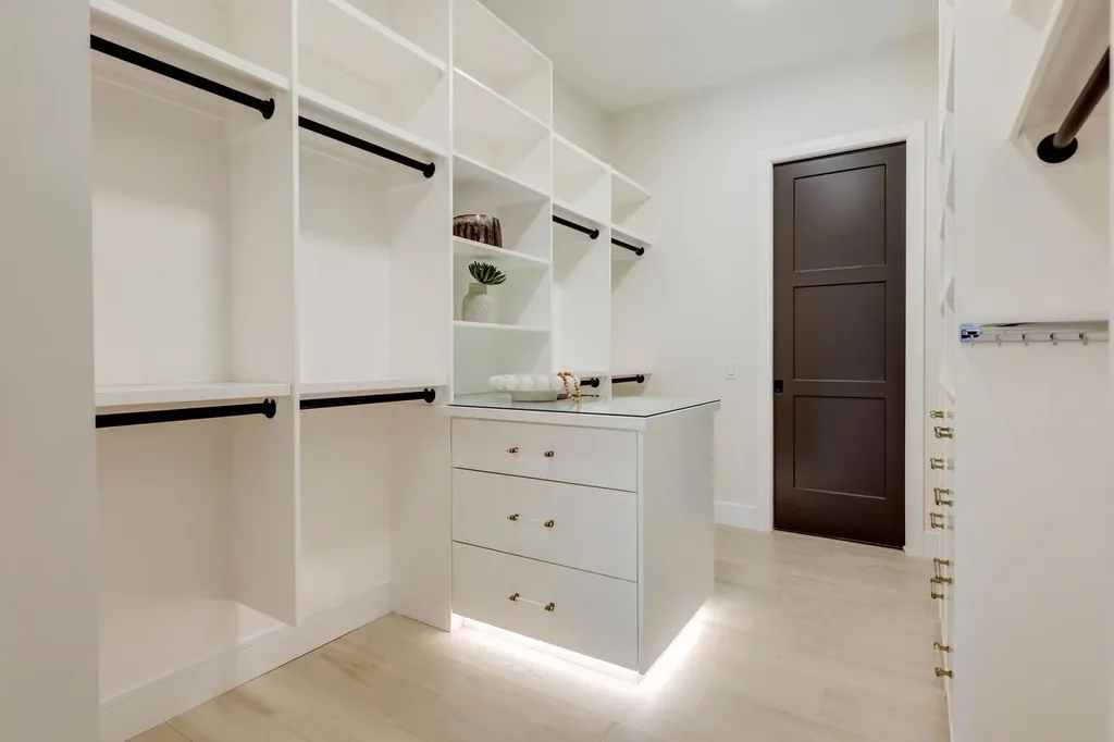 8 Calais Lane SW Calgary AB T3E 7K1