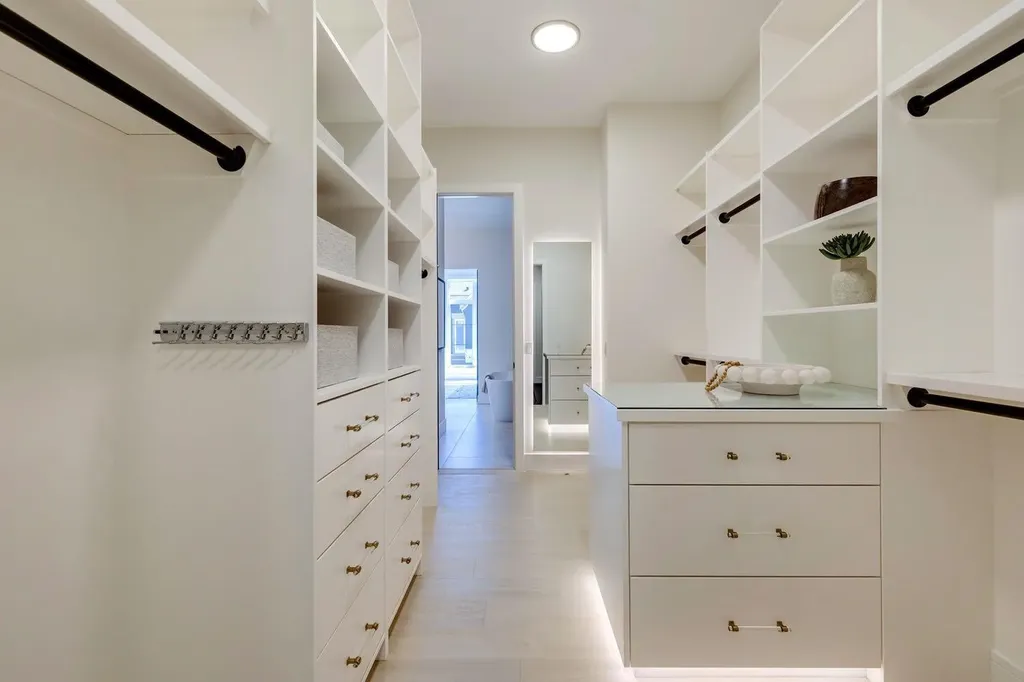 8 Calais Lane SW Calgary AB T3E 7K1