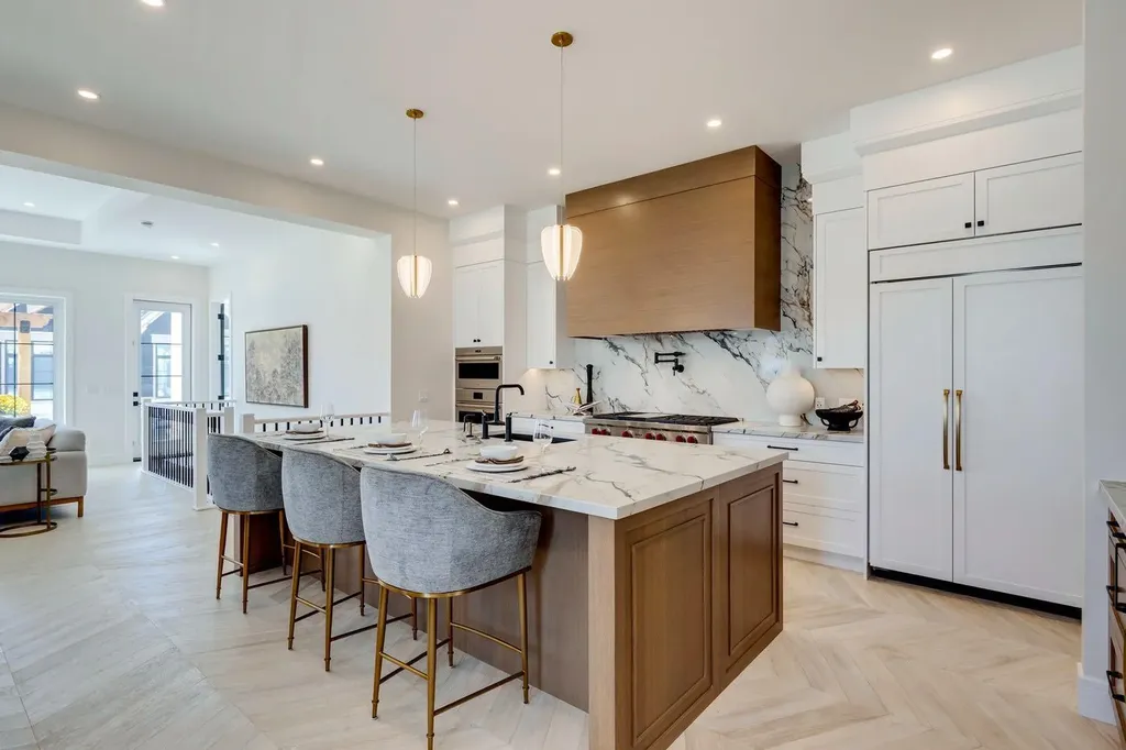 8 Calais Lane SW Calgary AB T3E 7K1