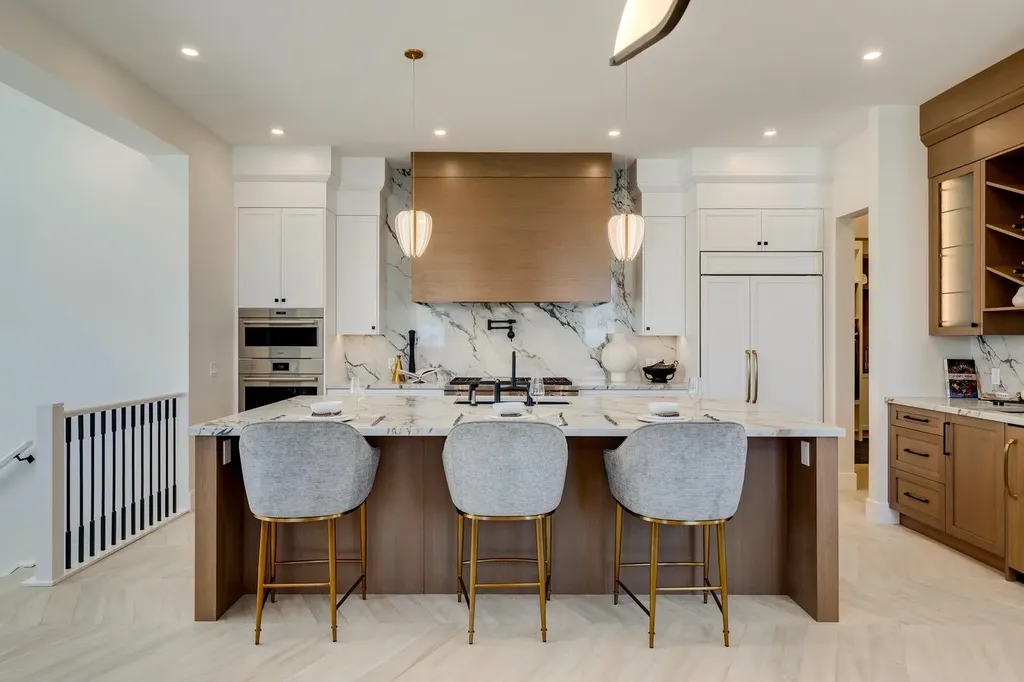 8 Calais Lane SW Calgary AB T3E 7K1