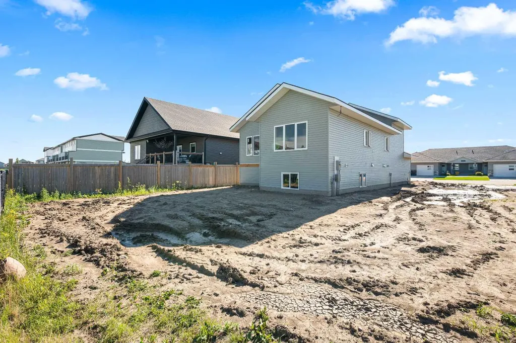 3705 42 Avenue Lloydminster SK S9V 2K4