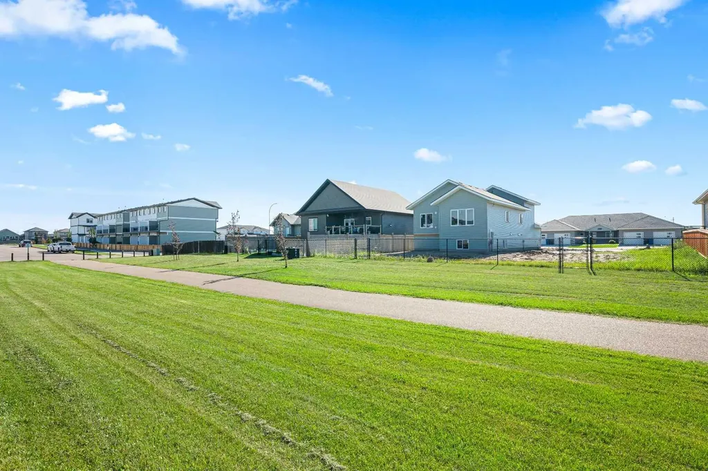3705 42 Avenue Lloydminster SK S9V 2K4
