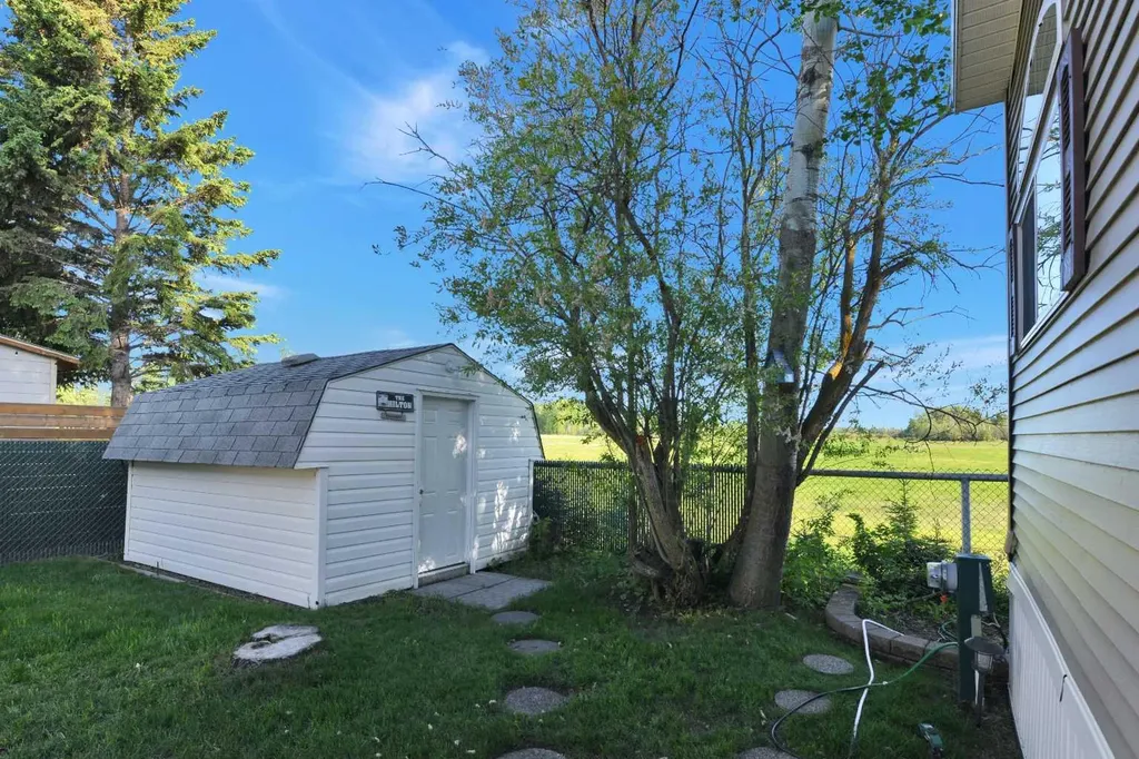 12040 Township Road 422 Parkland Beach AB T0C 2J0