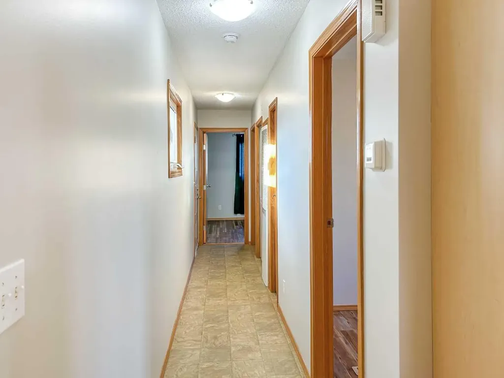4802 54 Avenue Camrose AB T4V 3A5