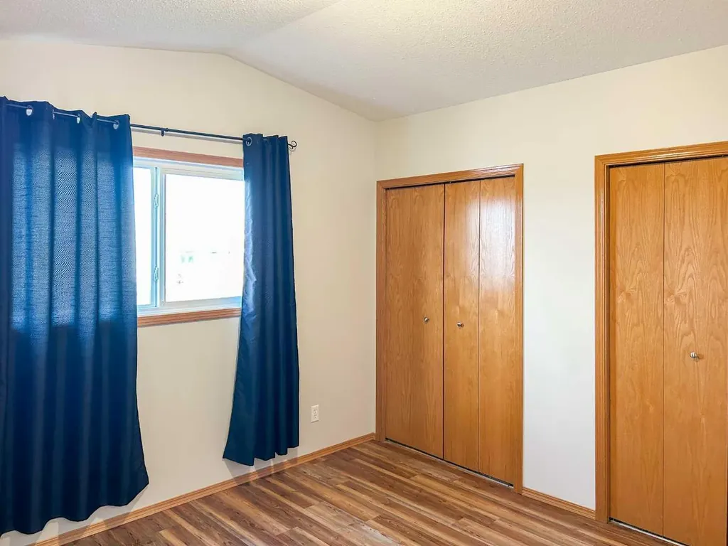 4802 54 Avenue Camrose AB T4V 3A5