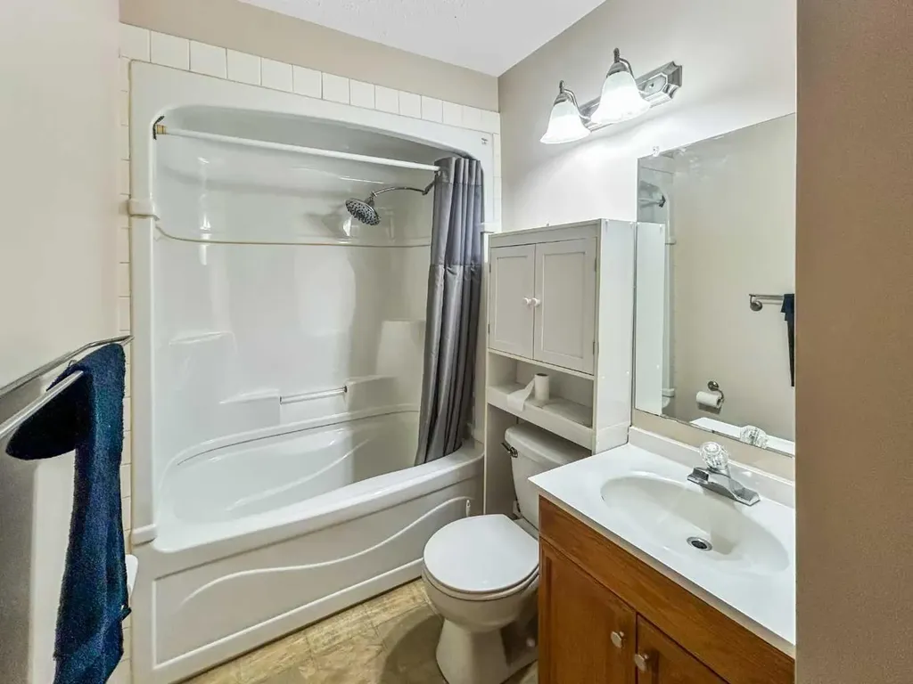 4802 54 Avenue Camrose AB T4V 3A5