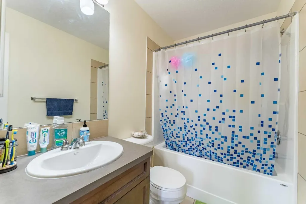 37 Auburn Bay Link SE Calgary AB T3M 0Y5