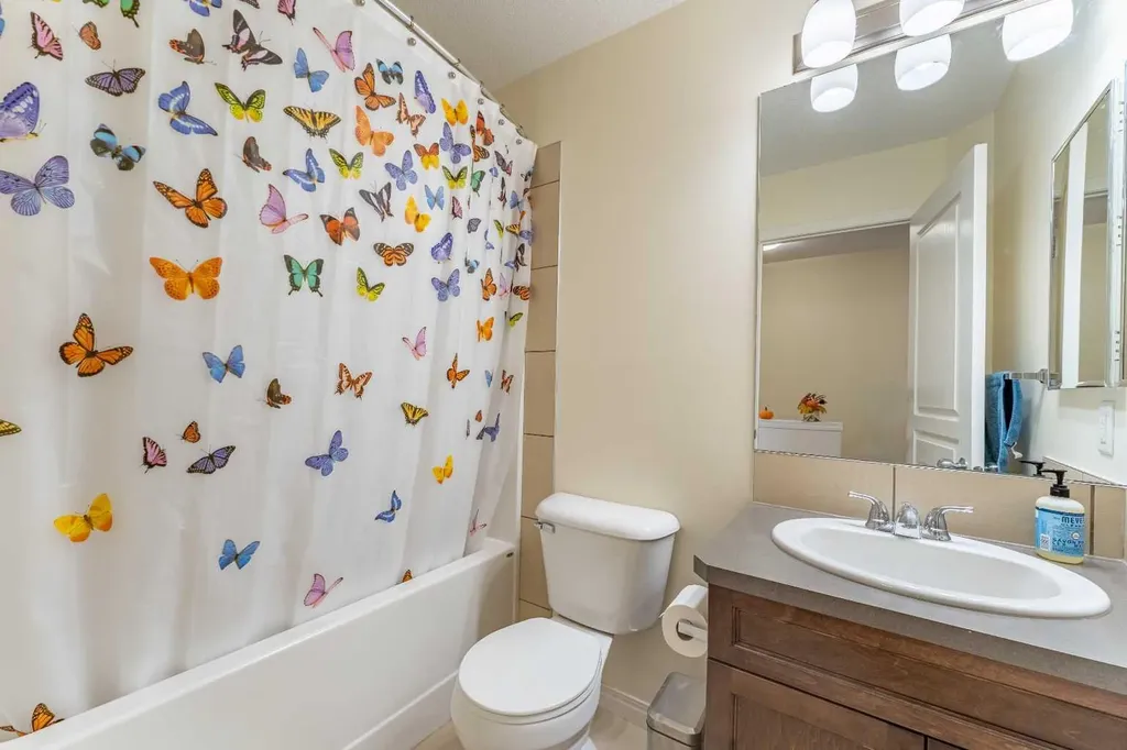 37 Auburn Bay Link SE Calgary AB T3M 0Y5