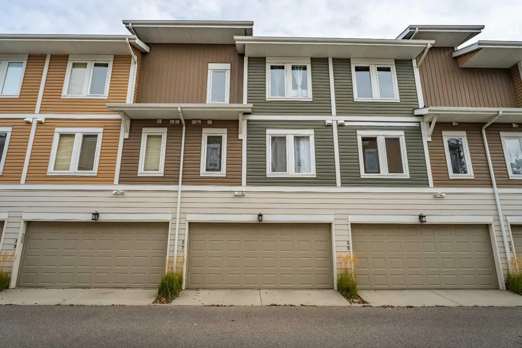 37 Auburn Bay Link SE Calgary AB T3M 0Y5
