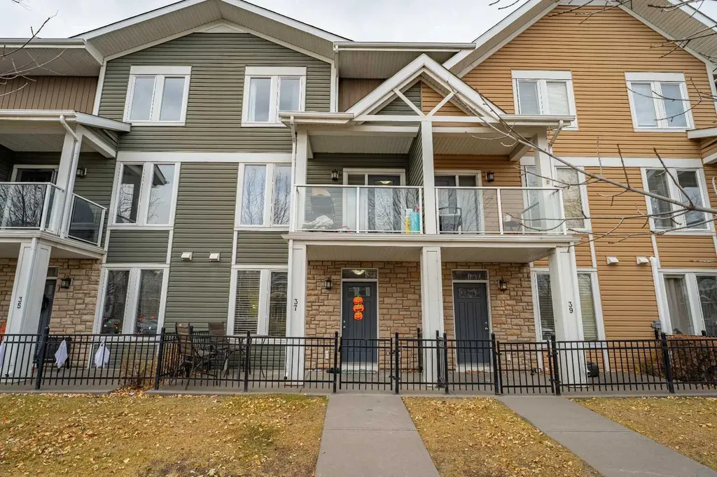 37 Auburn Bay Link SE Calgary AB T3M 0Y5