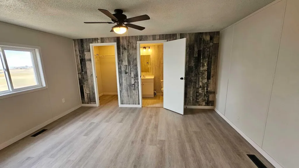 4404 Park Crescent Coronation AB T0C1C0