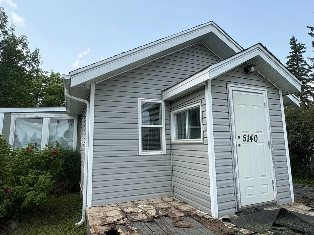 5140 48 Street Mannville AB T0B 2W0