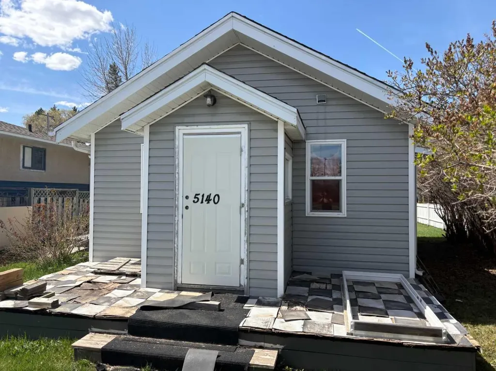 5140 48 Street Mannville AB T0B 2W0