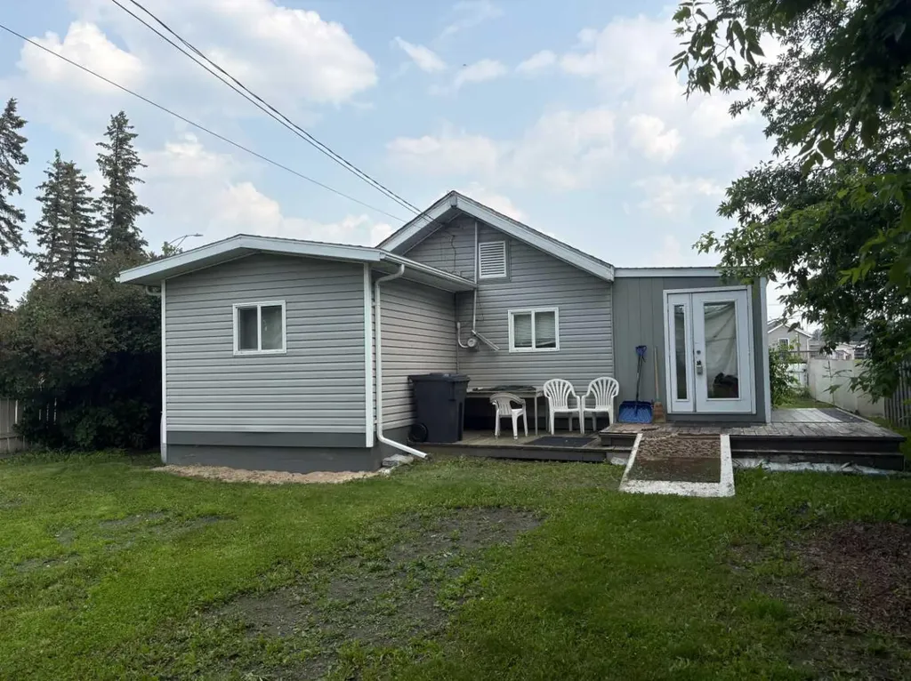 5140 48 Street Mannville AB T0B 2W0
