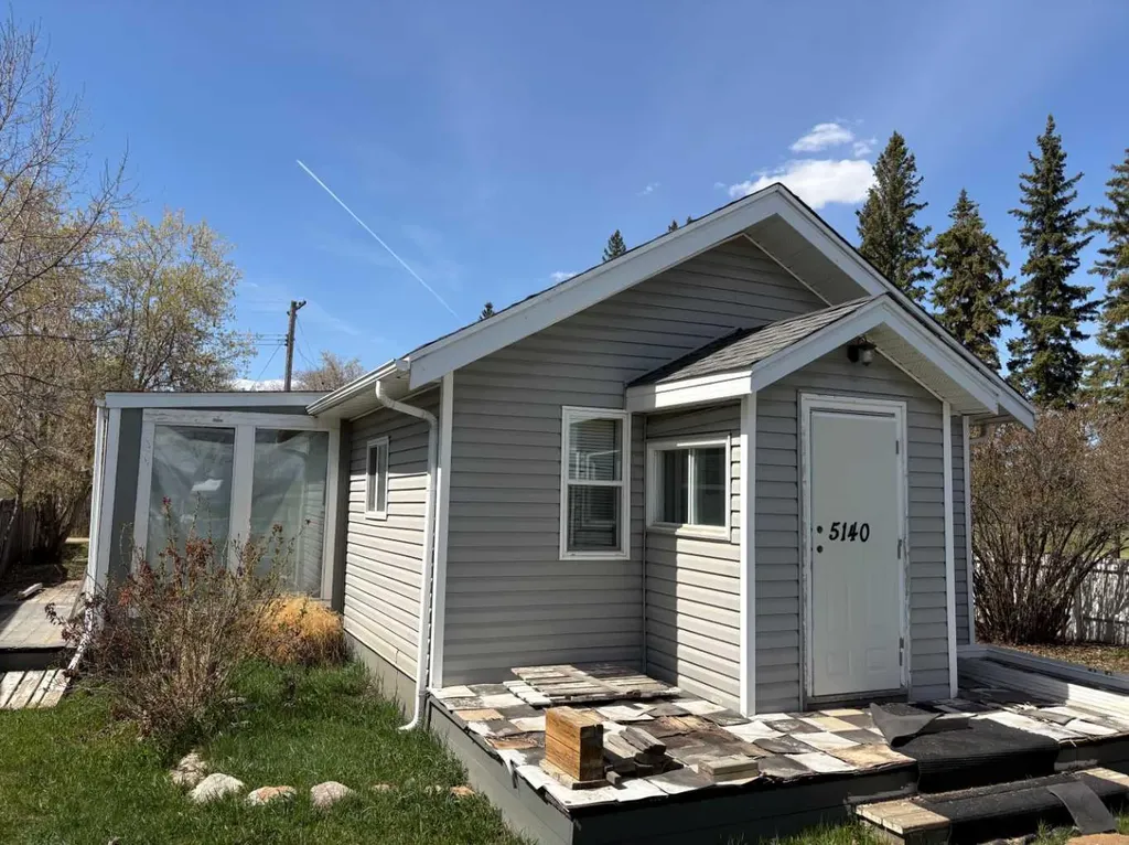 5140 48 Street Mannville AB T0B 2W0