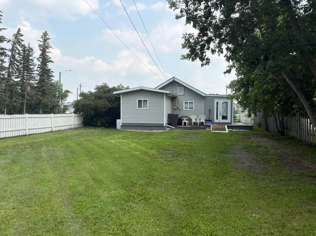 5140 48 Street Mannville AB T0B 2W0