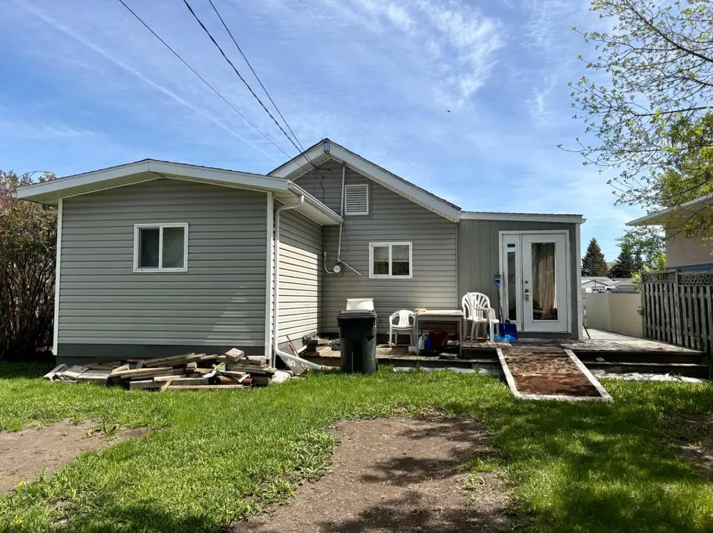 5140 48 Street Mannville AB T0B 2W0