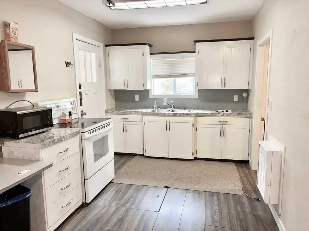 5140 48 Street Mannville AB T0B 2W0