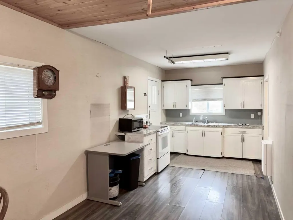 5140 48 Street Mannville AB T0B 2W0