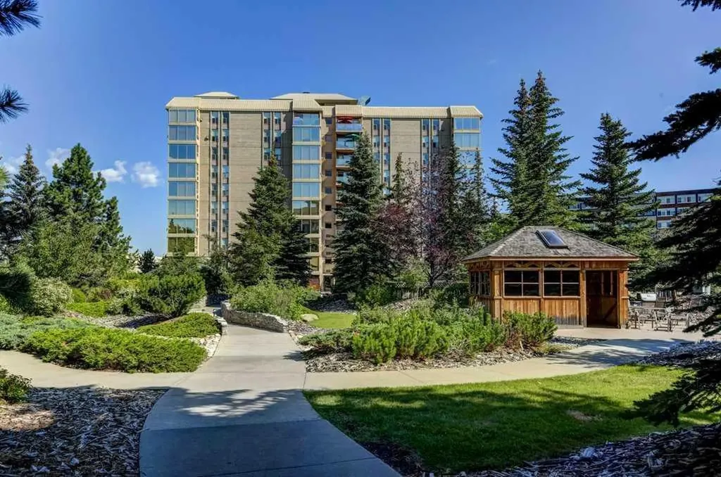 4603 Varsity Drive NW Calgary AB T3A 2V7