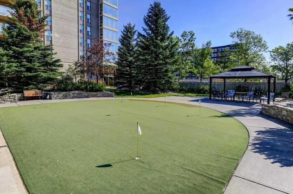 4603 Varsity Drive NW Calgary AB T3A 2V7