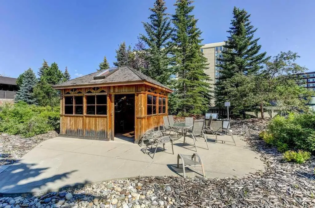4603 Varsity Drive NW Calgary AB T3A 2V7