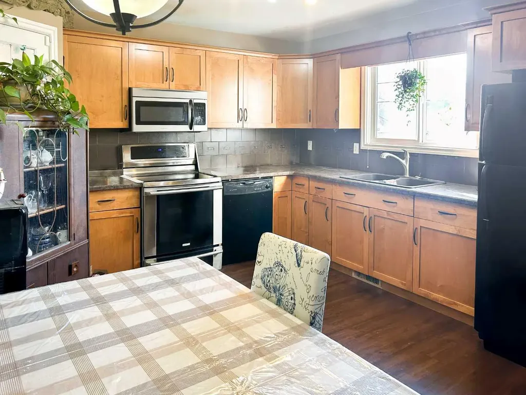 5318 54 Street Camrose AB T4V 2B2