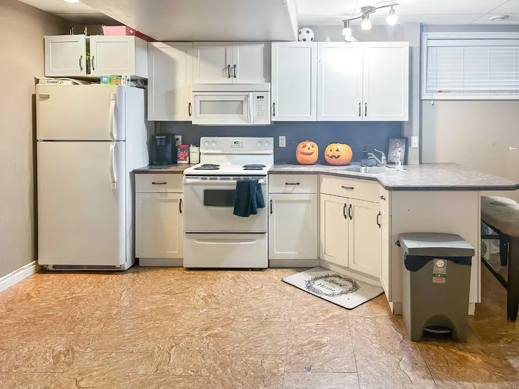 5318 54 Street Camrose AB T4V 2B2
