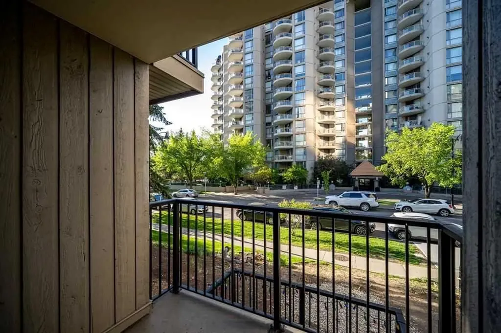 821 3 Avenue SW Calgary AB T2P 0H1