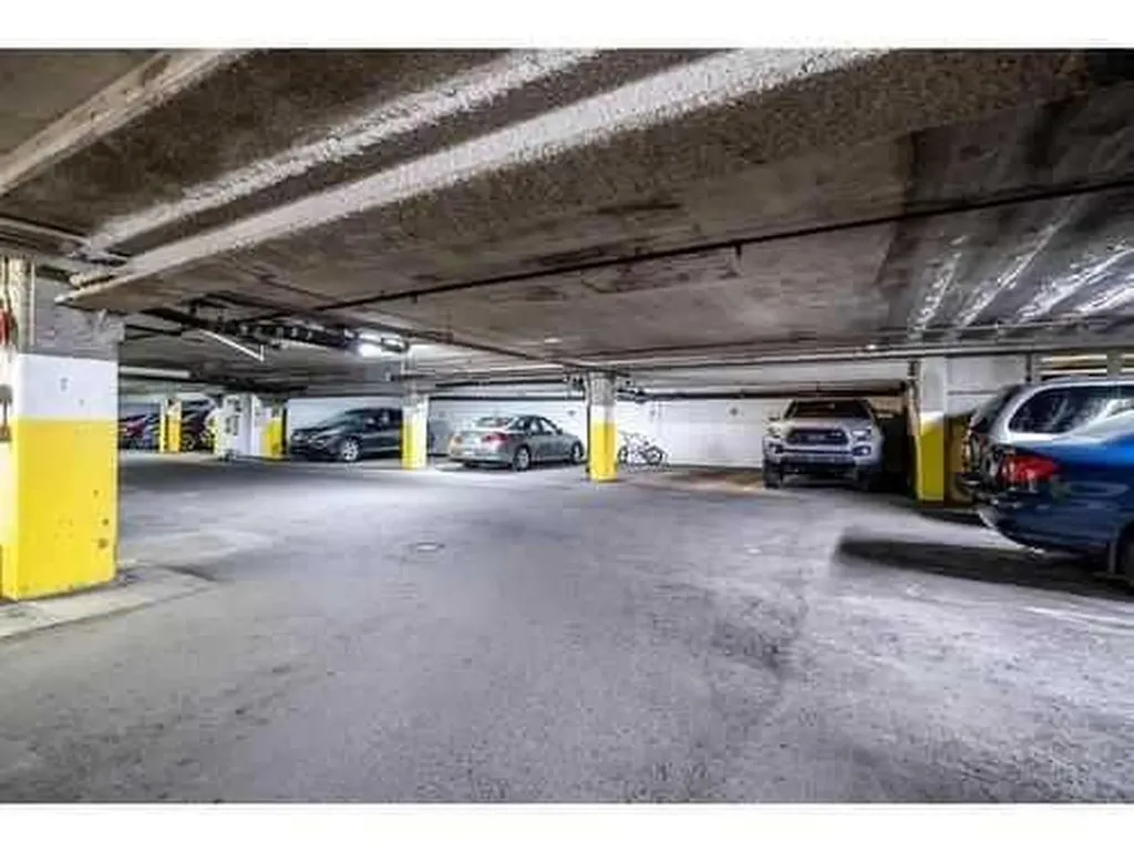 821 3 Avenue SW Calgary AB T2P 0H1