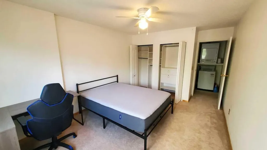 821 3 Avenue SW Calgary AB T2P 0H1