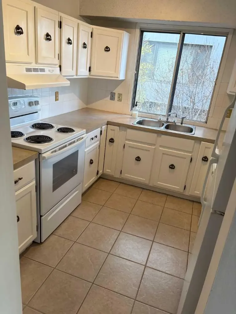 821 3 Avenue SW Calgary AB T2P 0H1