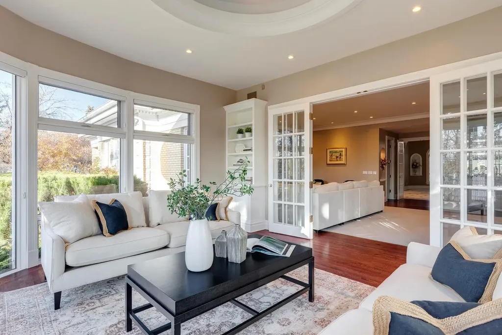 126 Eagle Ridge Drive SW Calgary AB T2V 2V4