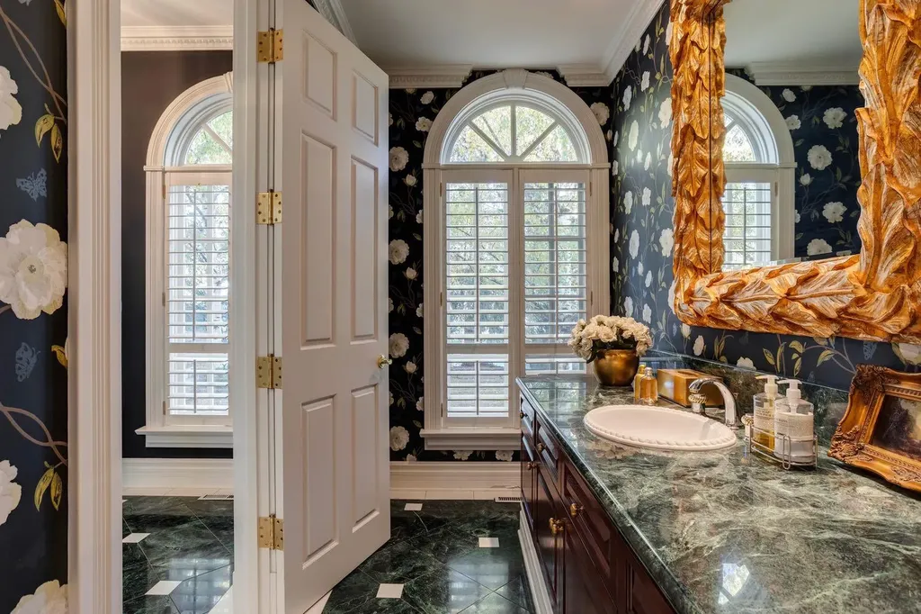 126 Eagle Ridge Drive SW Calgary AB T2V 2V4