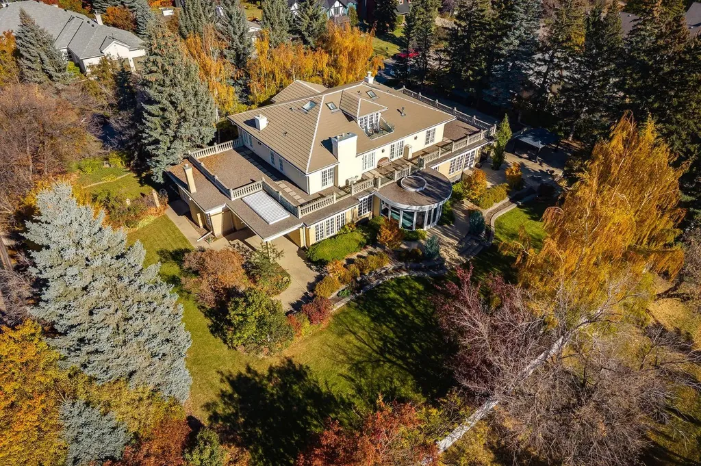 126 Eagle Ridge Drive SW Calgary AB T2V 2V4