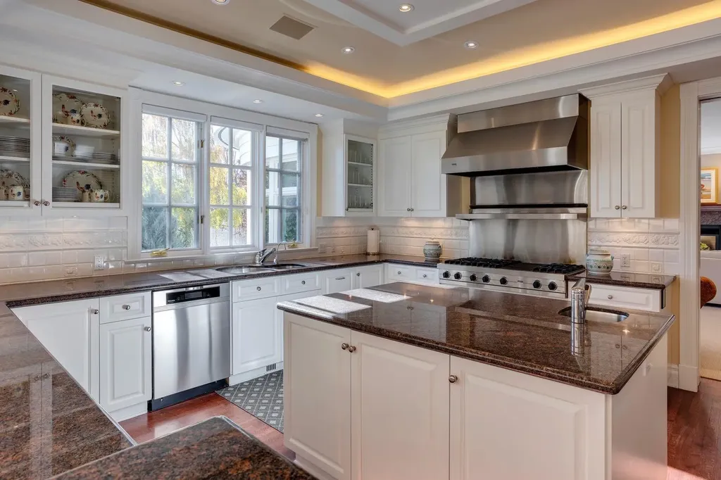 126 Eagle Ridge Drive SW Calgary AB T2V 2V4