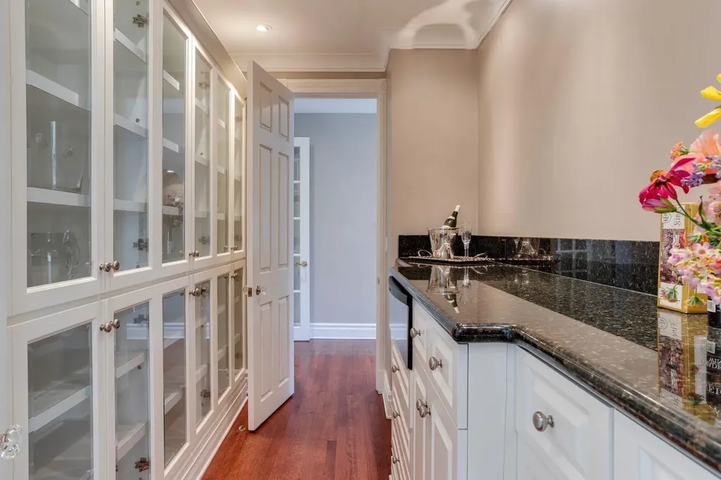 126 Eagle Ridge Drive SW Calgary AB T2V 2V4