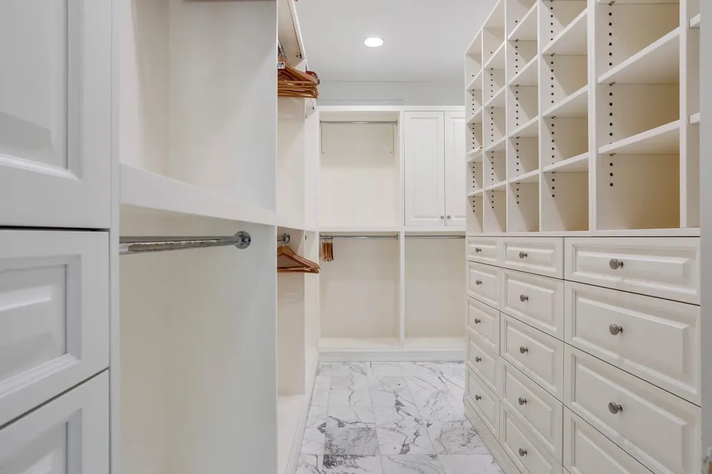 126 Eagle Ridge Drive SW Calgary AB T2V 2V4