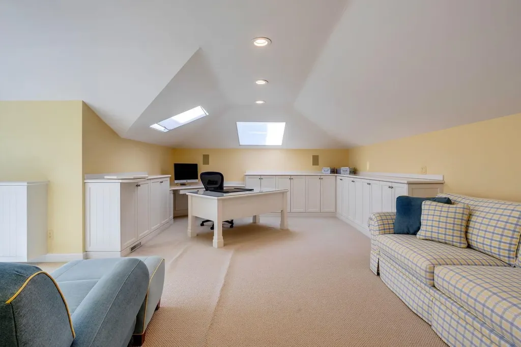 126 Eagle Ridge Drive SW Calgary AB T2V 2V4