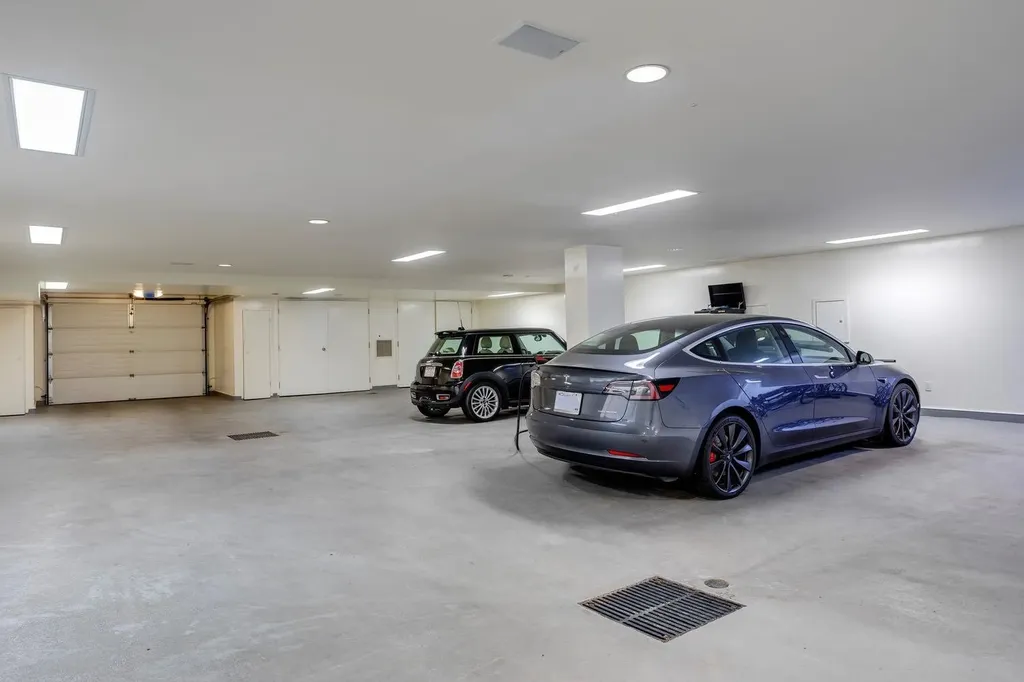 126 Eagle Ridge Drive SW Calgary AB T2V 2V4