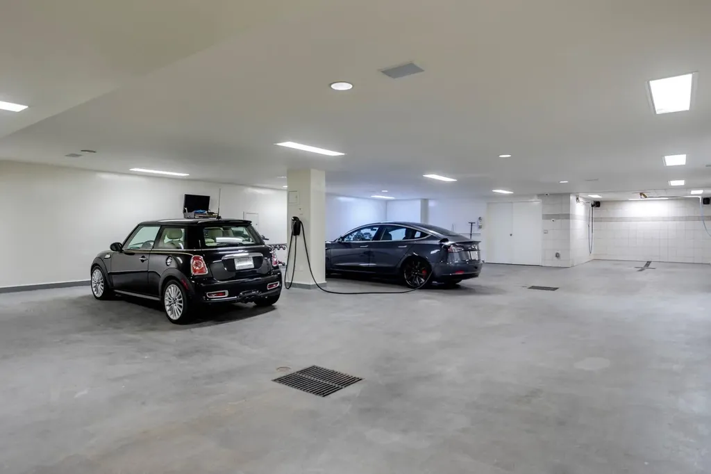 126 Eagle Ridge Drive SW Calgary AB T2V 2V4