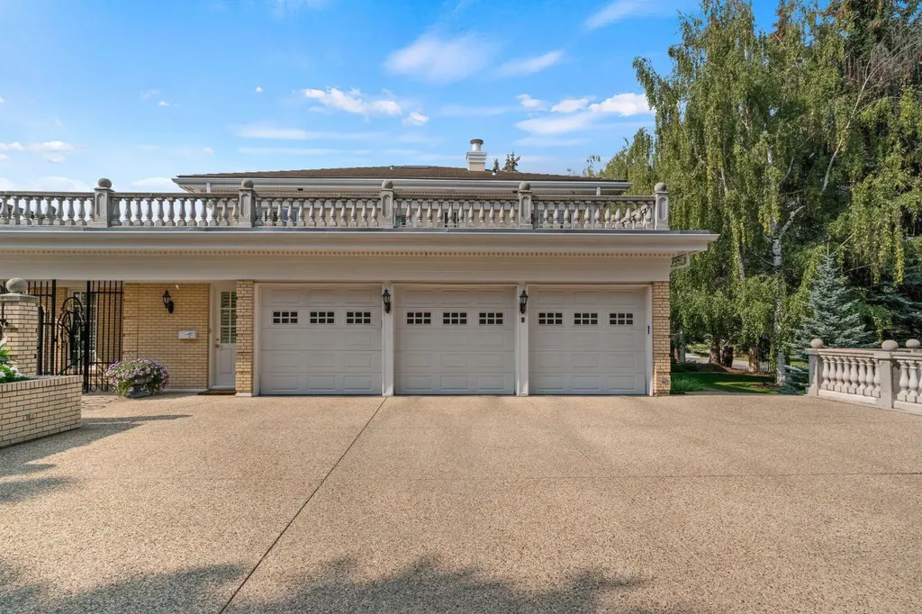 126 Eagle Ridge Drive SW Calgary AB T2V 2V4