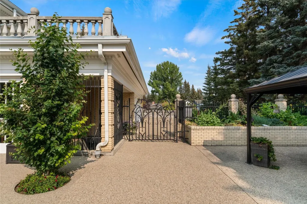 126 Eagle Ridge Drive SW Calgary AB T2V 2V4