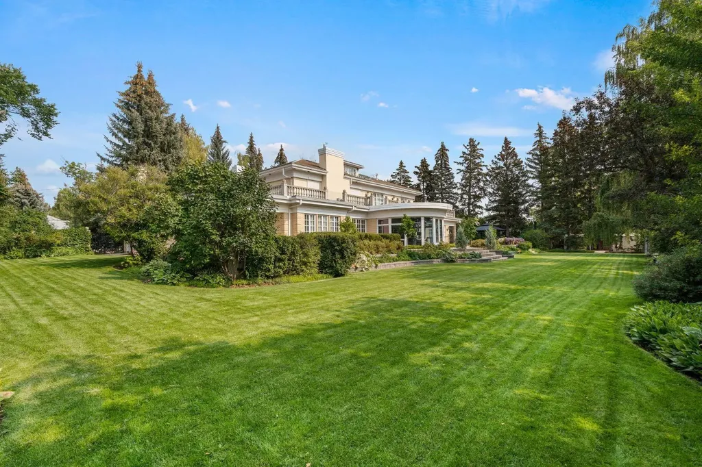 126 Eagle Ridge Drive SW Calgary AB T2V 2V4