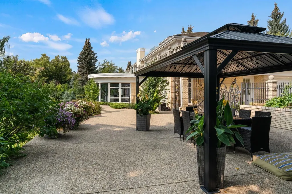 126 Eagle Ridge Drive SW Calgary AB T2V 2V4
